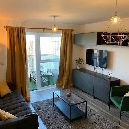 Lovely 1-Bed Serviced Apartment With Free Parking West Thurrock Kültér fotó